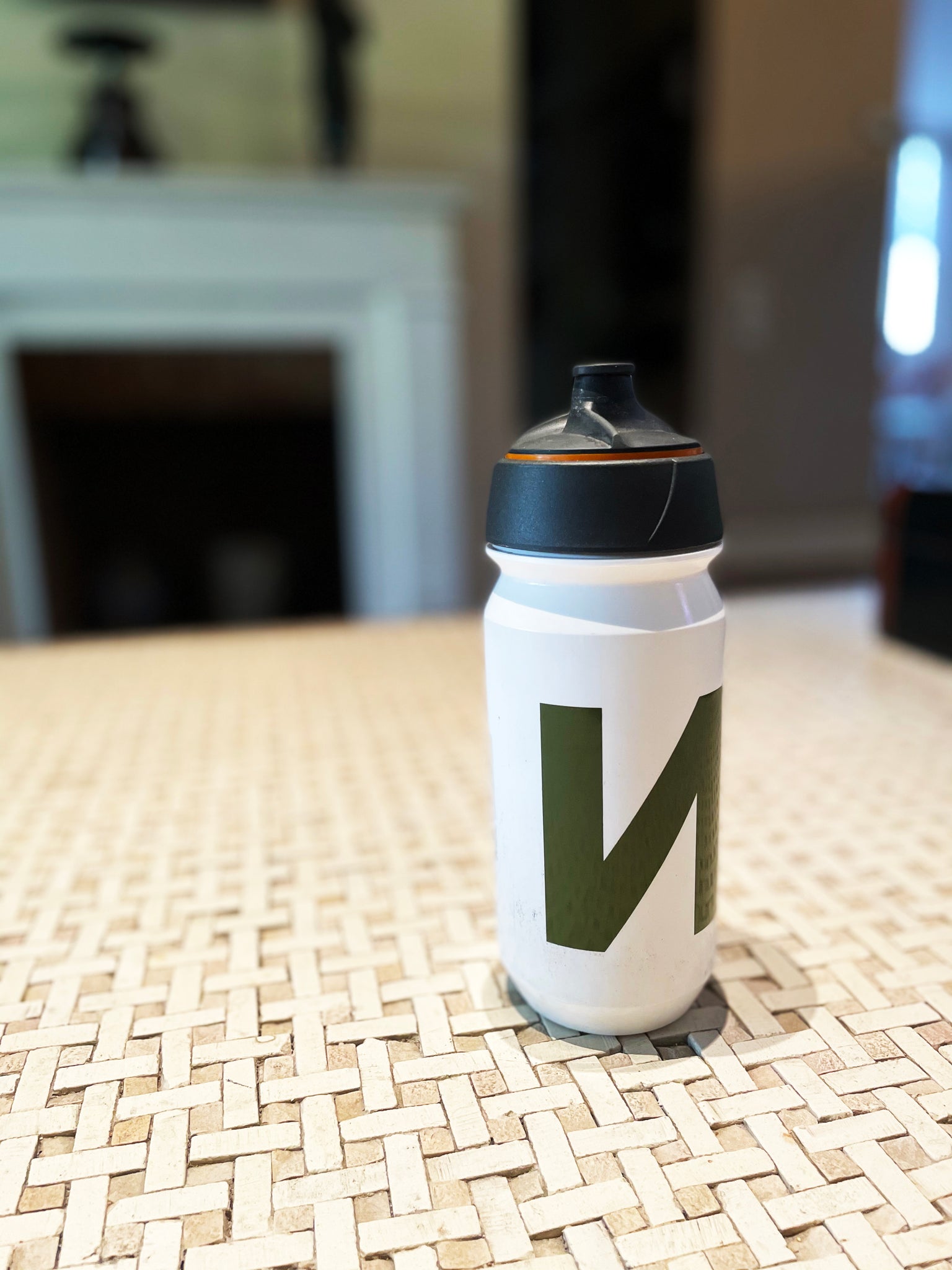Bottle 500ml  ~ White / olive
