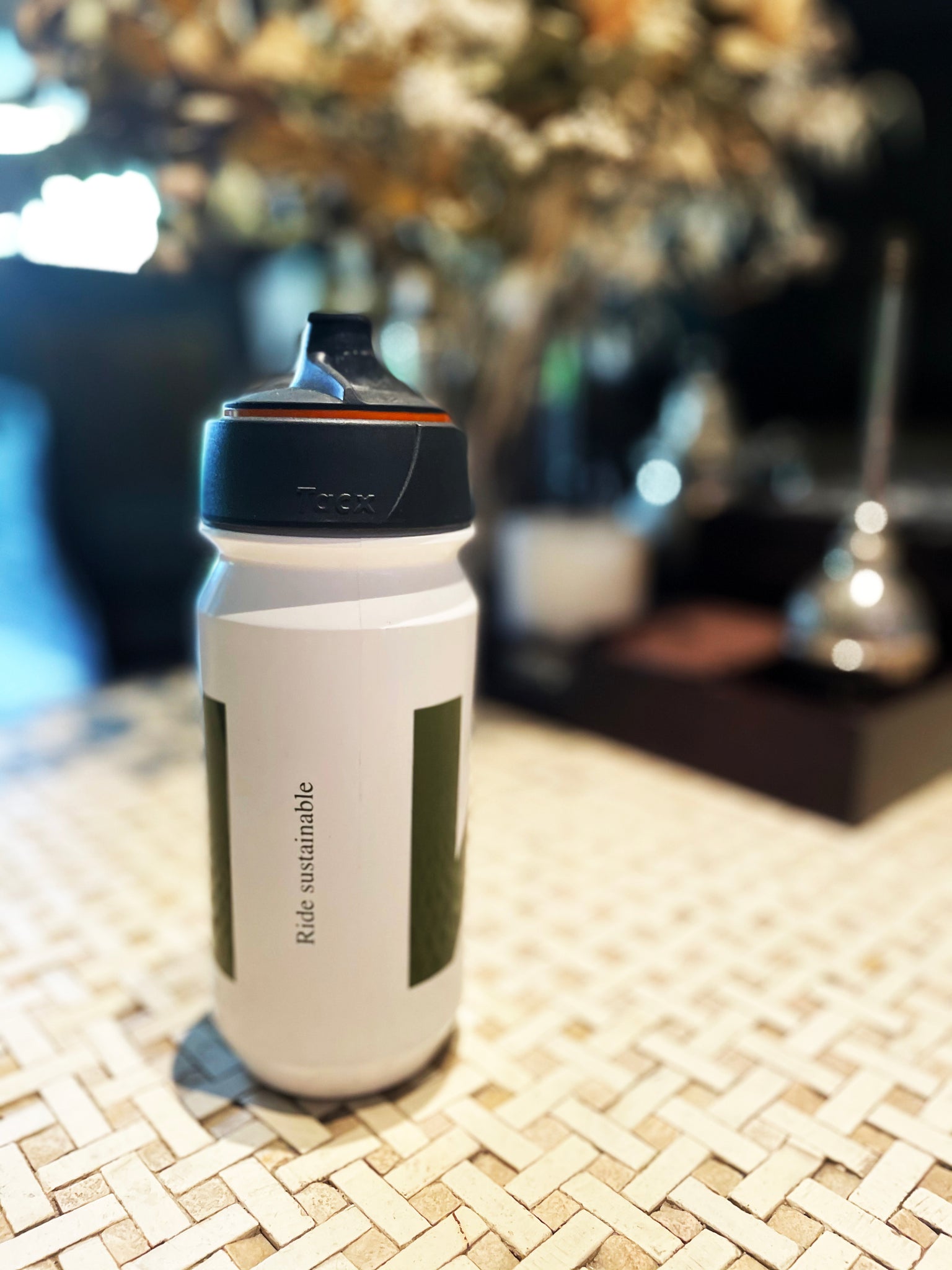 Bottle 500ml  ~ White / olive