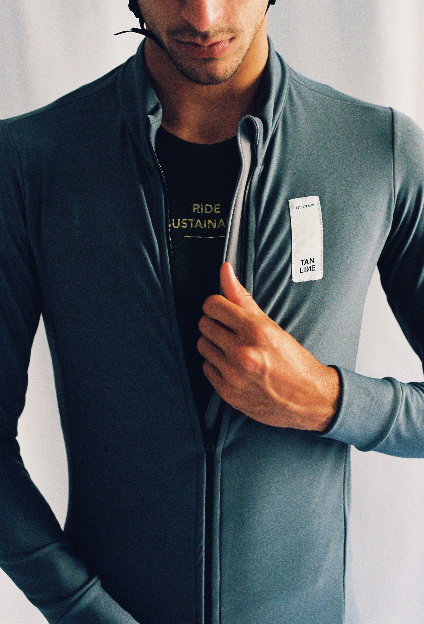 Pass Jacket  ~ Anthracite grey
